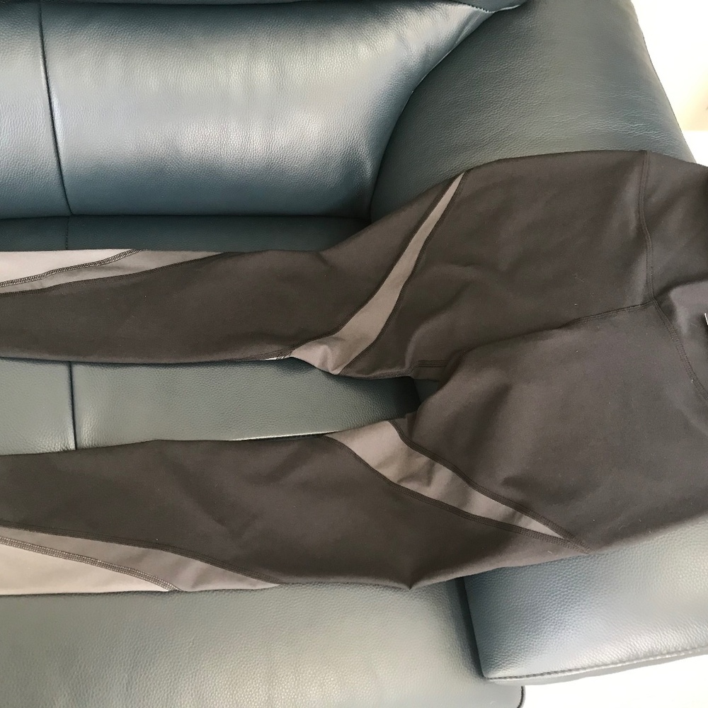 Woman’s Nike training yoga pants